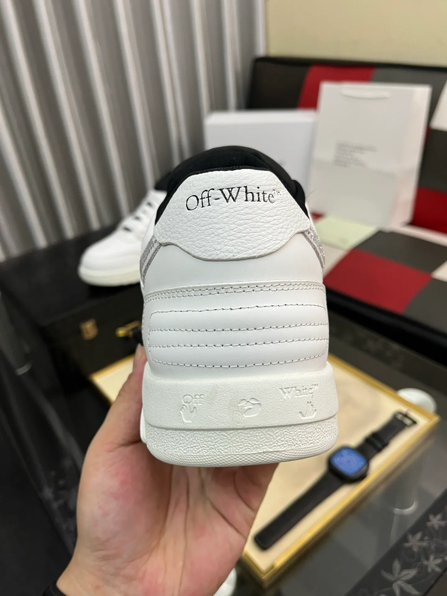 Men's shoes 💰660⌚️⌚️ OFF-White C/O VirGil Abloh fashionable and versatile casual shoes. Exclusive first release of the new model. Made of environmentally friendly cowhide leather and mesh fabric upper material. The insole is embedded with foam cushioning EVA material. The correct midsole is equipped with EVA lightweight cushioning. External tooth nail rubber outsole. The correct accessories are customized simultaneously. Women's model: 35-40 Men's model: 39-45